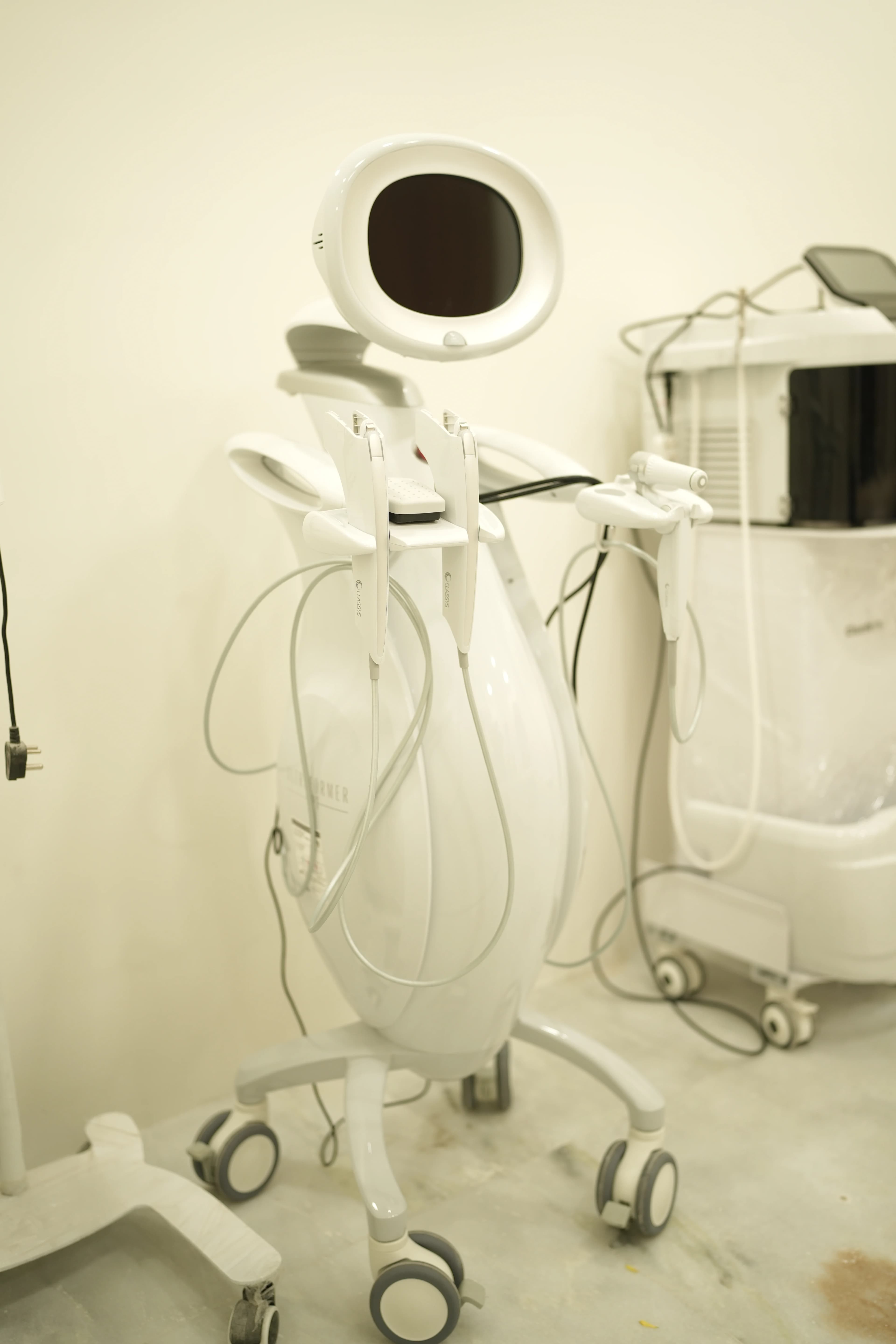 FUE hair transplant in progress at Triloma